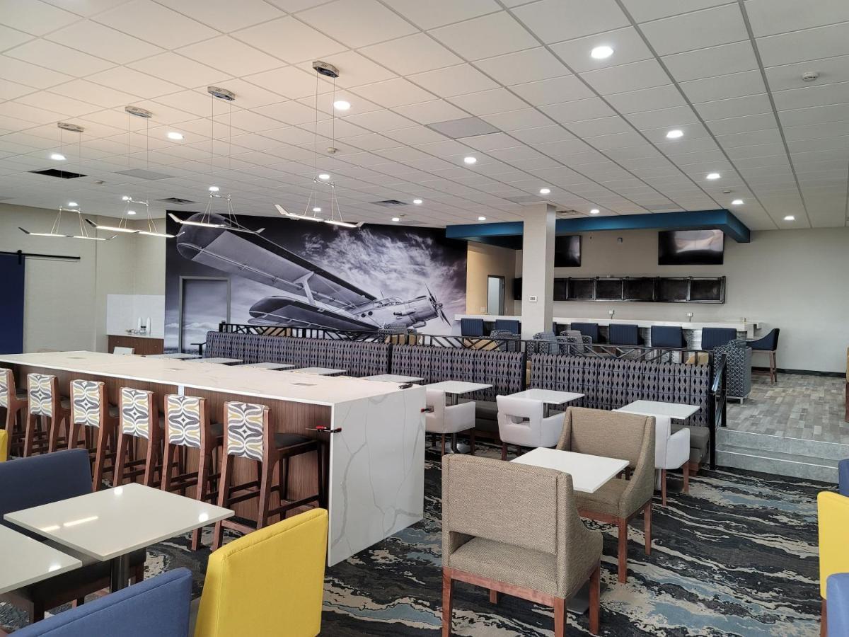 Готель Wingate By Wyndham Wichita Airport Екстер'єр фото