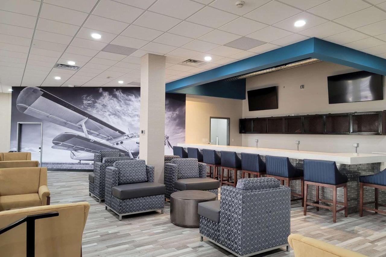 Готель Wingate By Wyndham Wichita Airport Екстер'єр фото