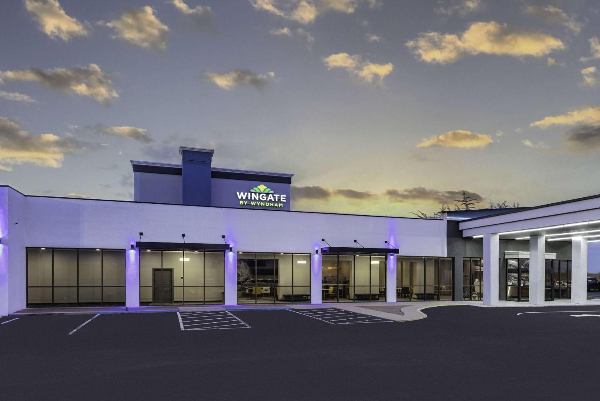 Готель Wingate By Wyndham Wichita Airport Екстер'єр фото