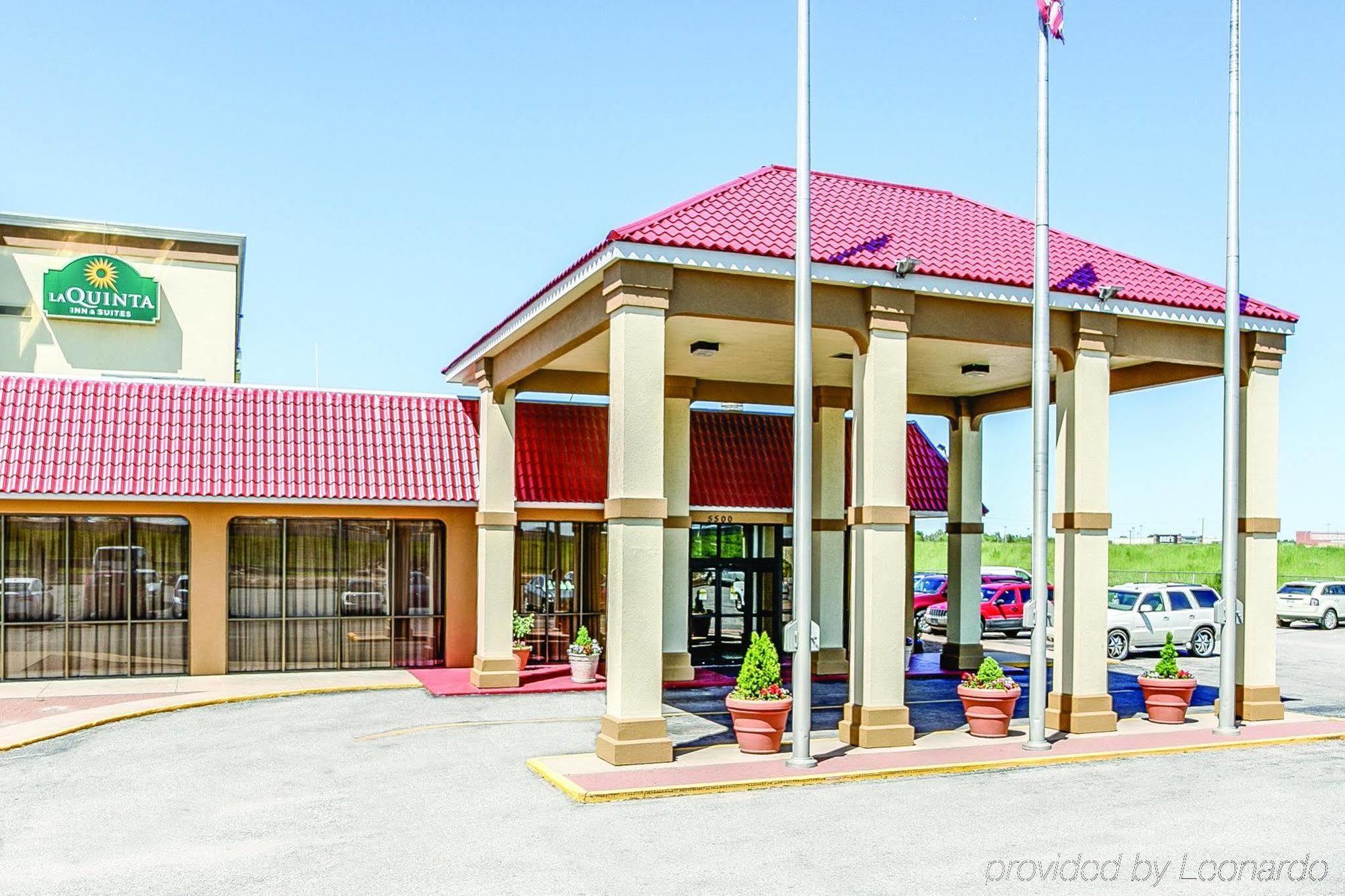 Готель Wingate By Wyndham Wichita Airport Екстер'єр фото