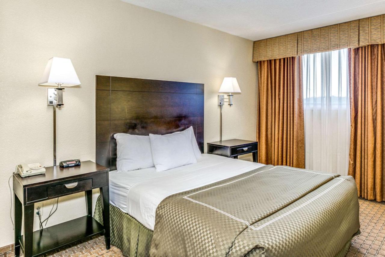 Готель Wingate By Wyndham Wichita Airport Екстер'єр фото