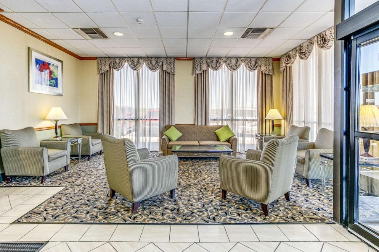 Готель Wingate By Wyndham Wichita Airport Екстер'єр фото